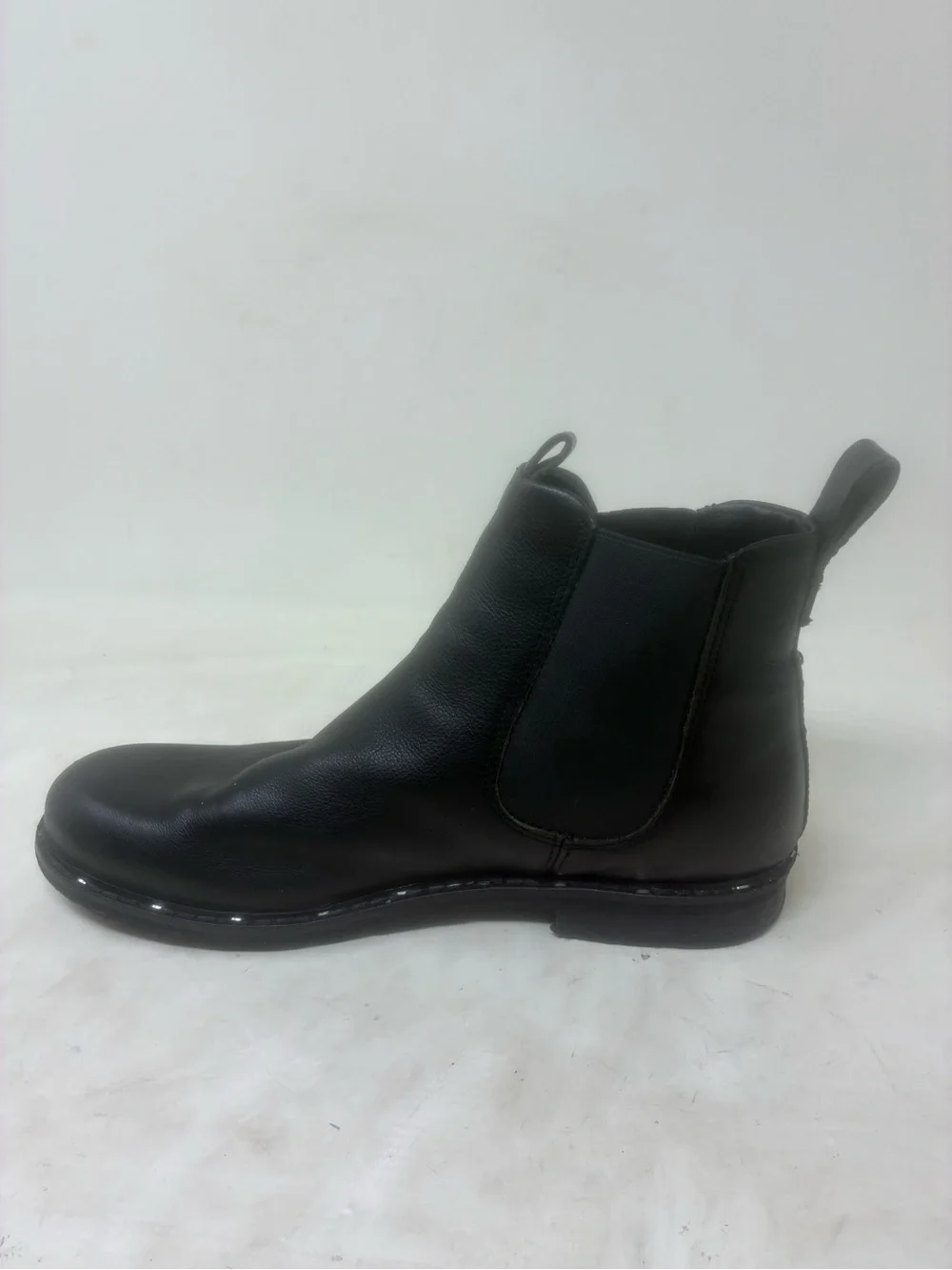 OTBT, Men's Black Leather Chelsea Boots - Classic Slip-On Style